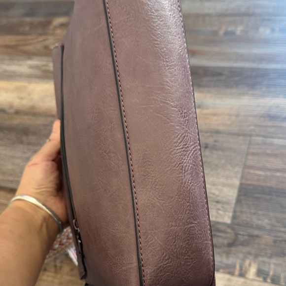 Sam & Hadley Elegant lavender Mauve Leather Shoulder Bag - Picture 6 of 7